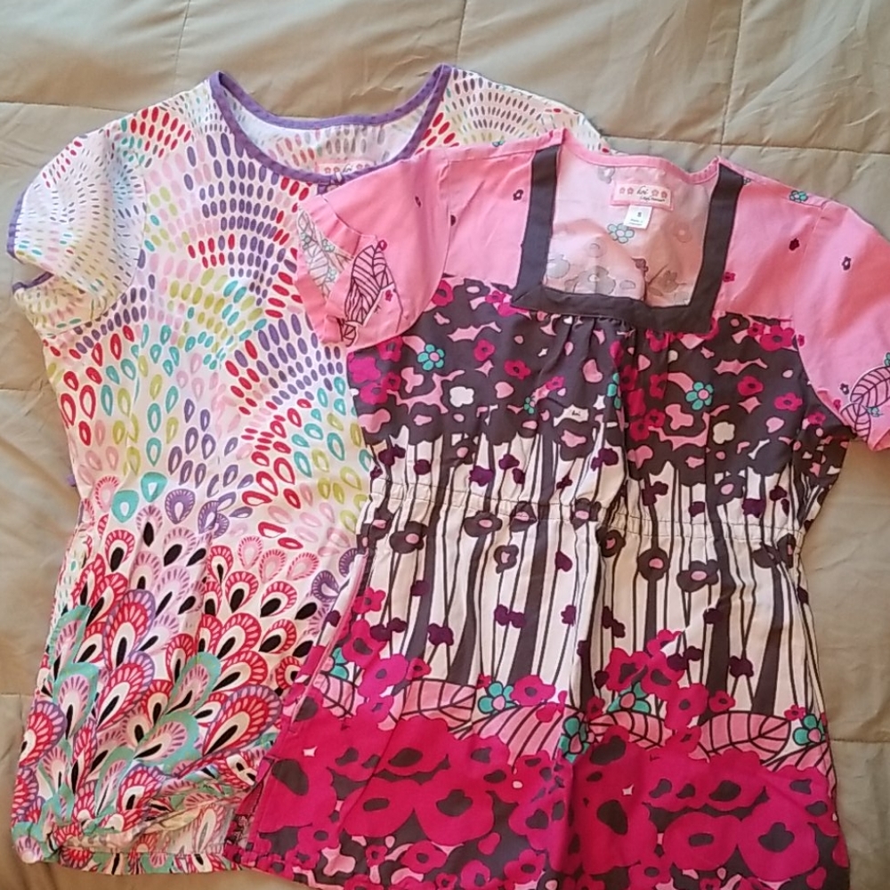 2 koi scrub tops